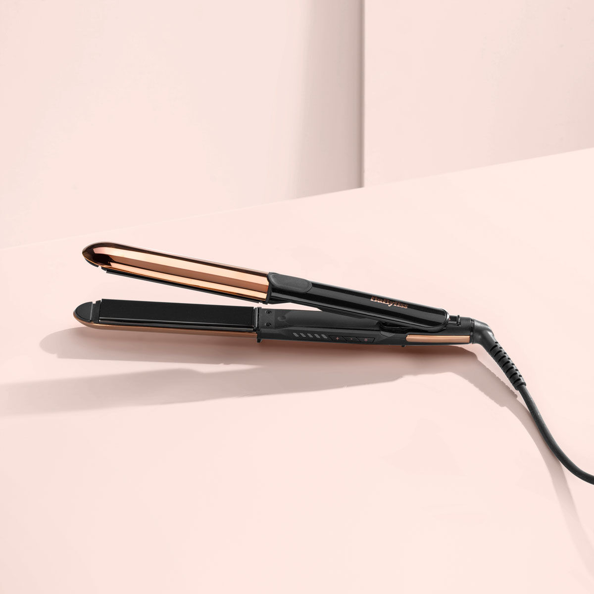 Titanium Brilliance Straight & Curl in Rose Gold on pink background
